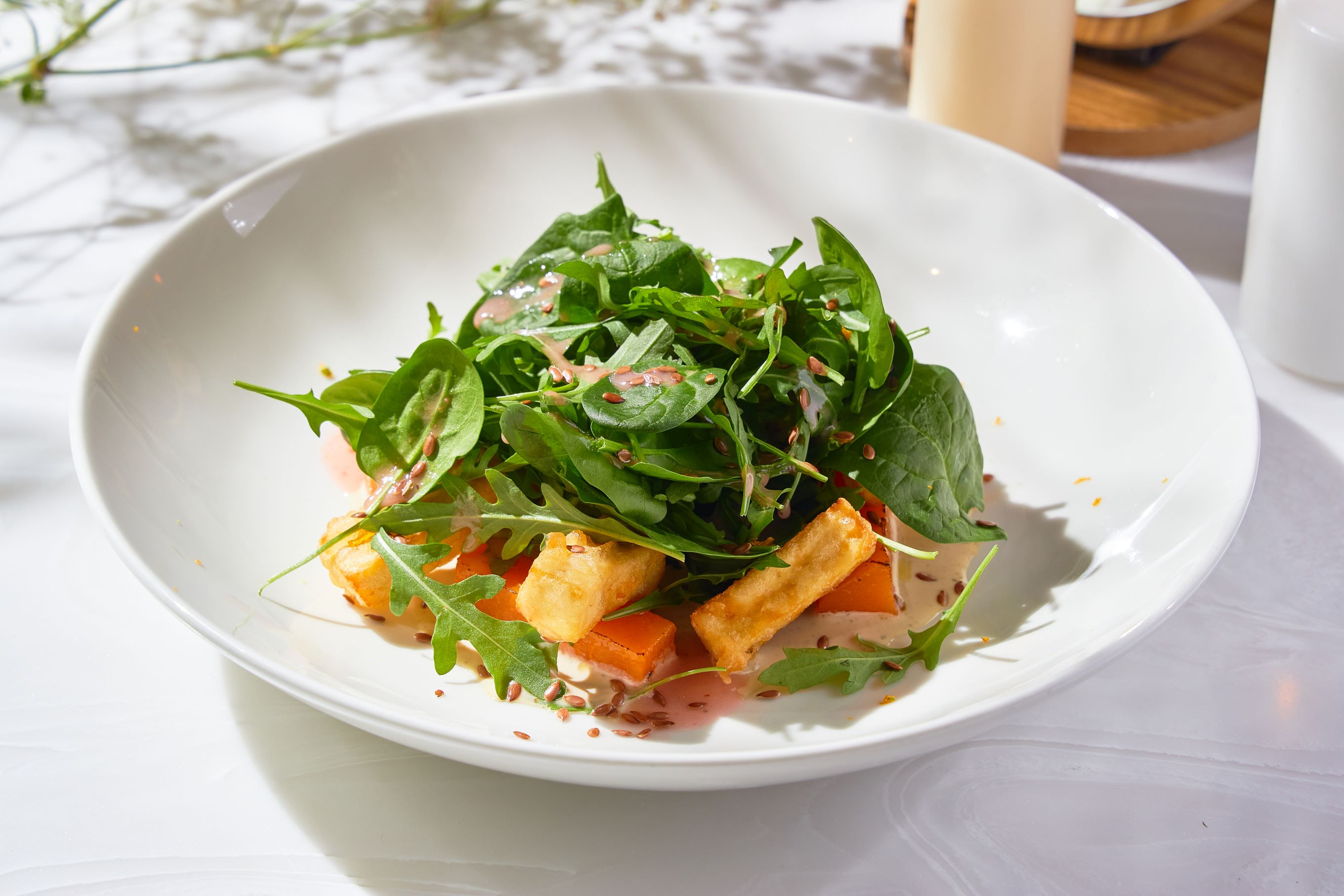 Стейк-салат с рамиро и васаби и кундюмы с грибами — в постном меню «Фаворита»