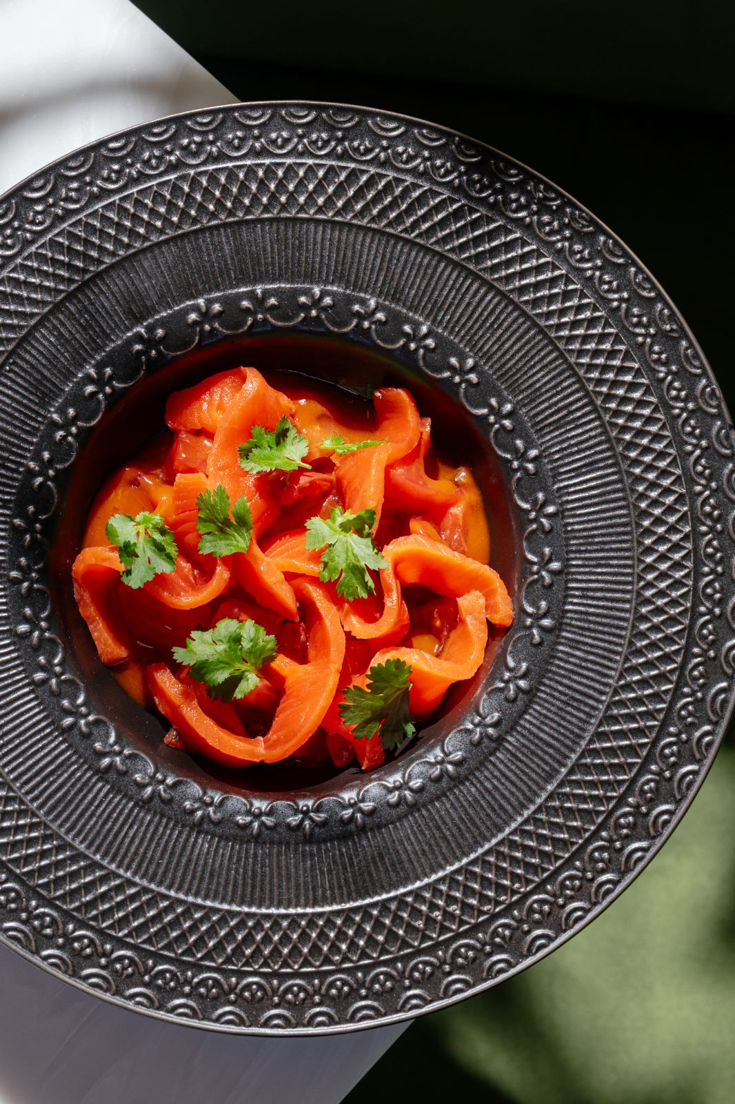 Нерка с томатами и соусом кимчи