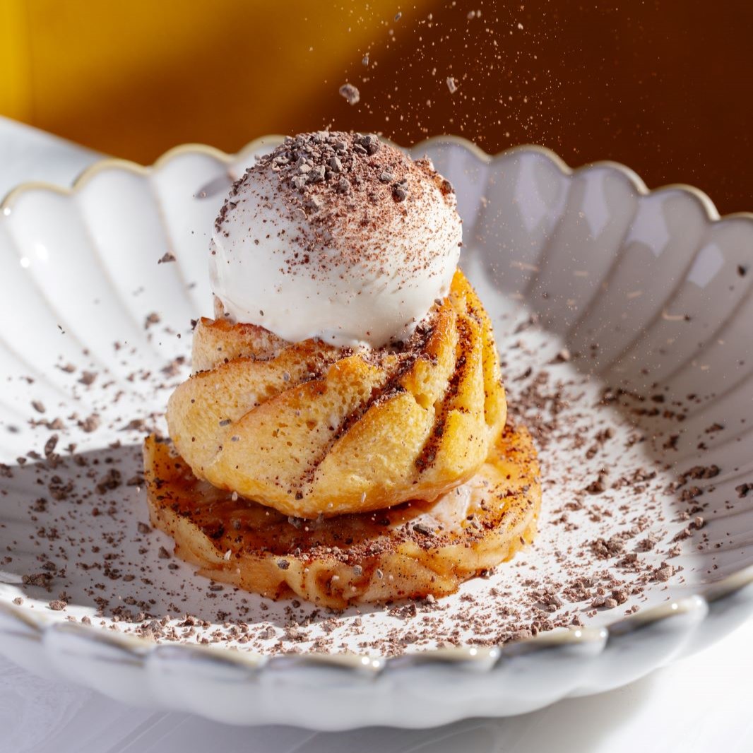 Сливочный саварен с яблоками и пломбиром