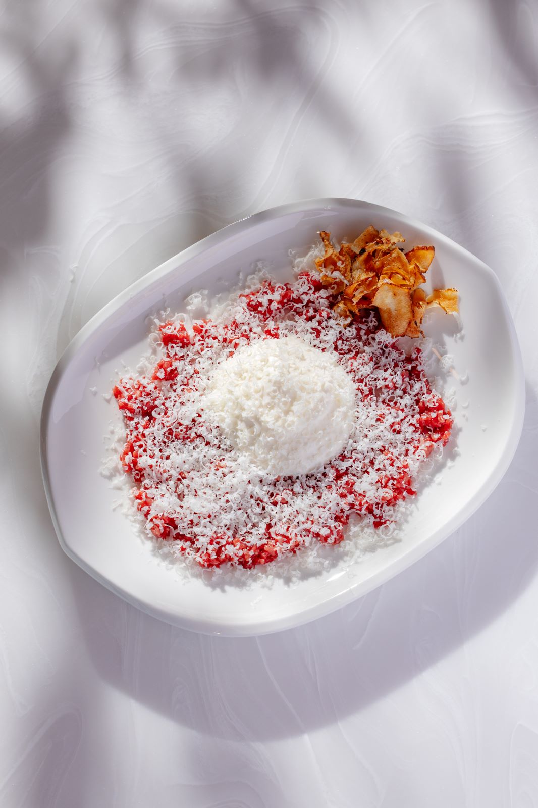 Тартар из мраморной говядины с пекорино