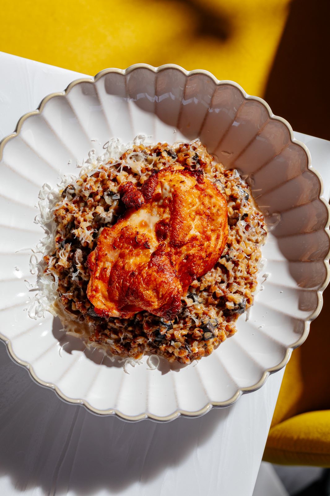 Запечённый фермерский цыпленок с гречей и грибами